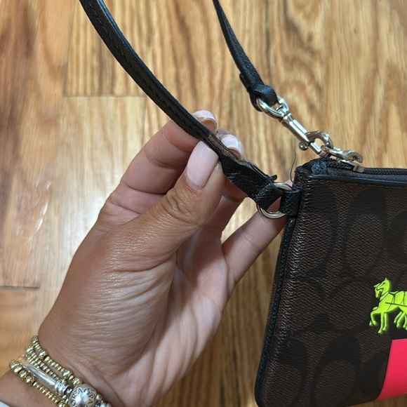 Coach SMALL WRISTLET WITH STRIPE IN SIGNATURE CANVAS (COACH F52704) - Picture 3 of 5